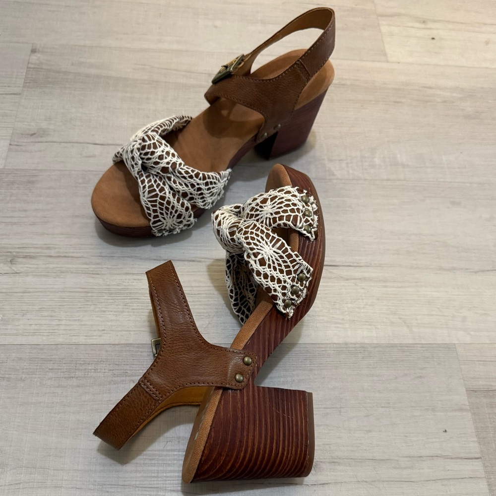 Kork-Ease Brown and White Women's Sandals NWOT SIZE 9 - Picture 16 of 16